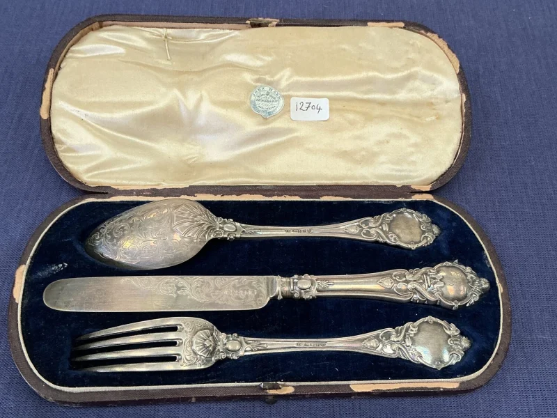 Edwardian silver christening set, Birmingham 1910, in its fitted case
